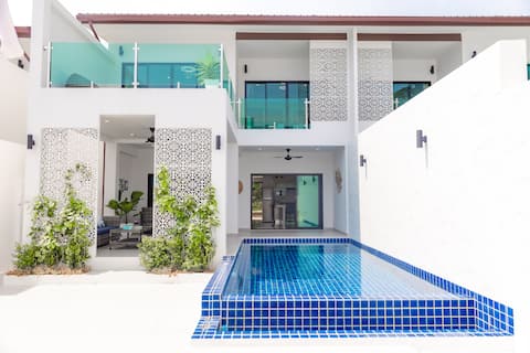 Modern Island Villa 2 | BBQ & Private Pool Stay