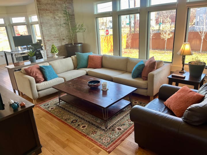 Huge Historic Home W Huge Yard - Detroit, MI