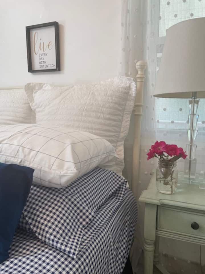 Romantic Beach Guest Cottage - Manasquan, NJ
