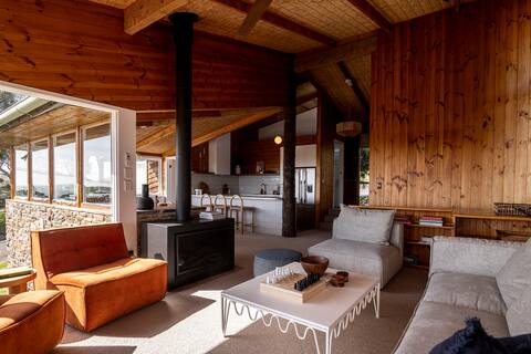 Charming Tree House - Short Stroll to the Beach