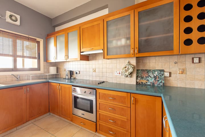 3 Bedroom Central Apartment 200mbs Internet - Larnaca