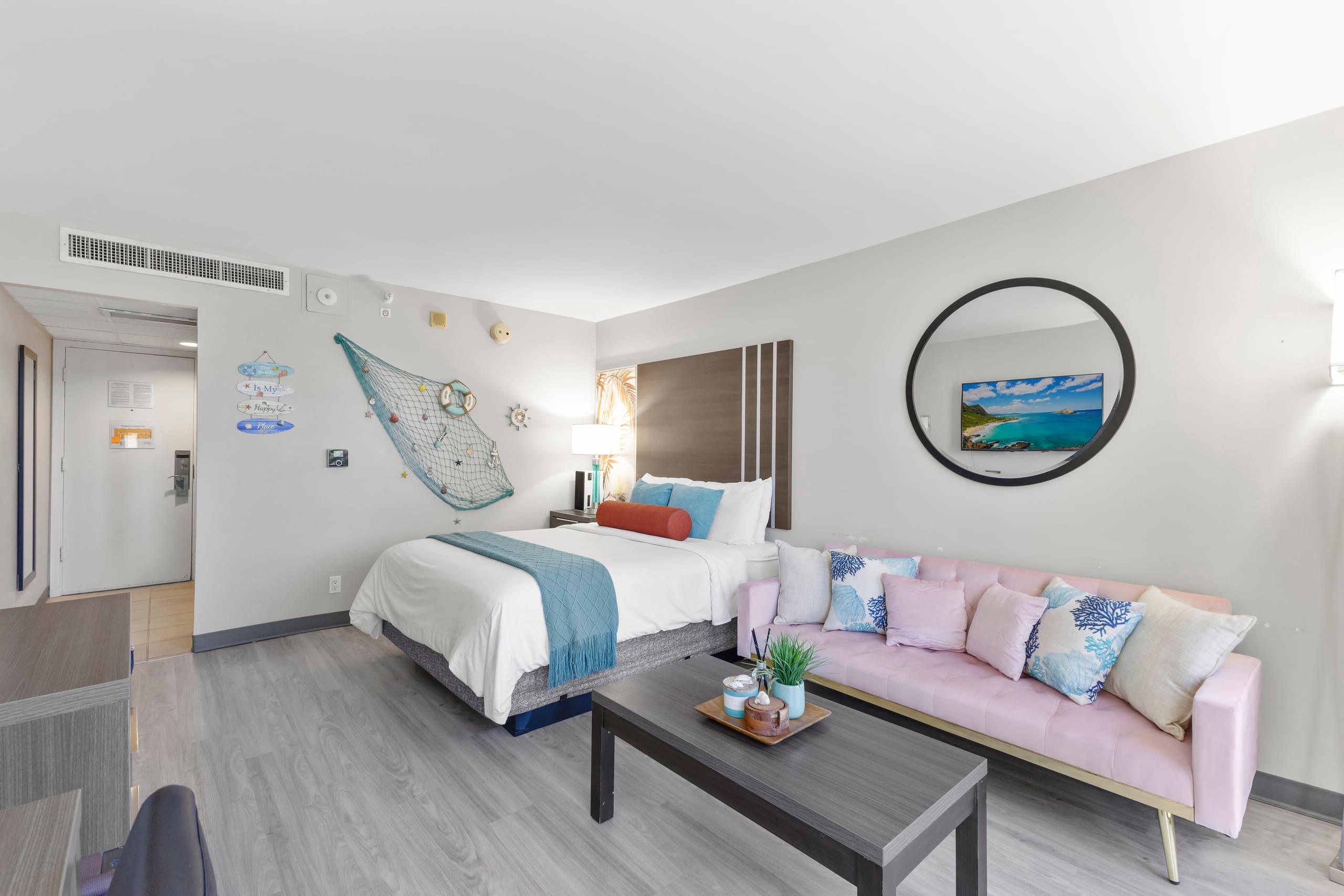 Relaxing & Cozy Coastal Studio with FREE Parking! - Photo 13