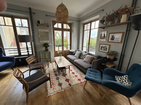 Successful Airbnb property: Apartment with terraces 15 minutes from Paris in Asnières Sur Seine