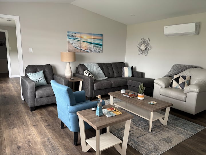 152 × 203 სმ ზომის გასაშლელი დივანი მისაღებ ოთახში