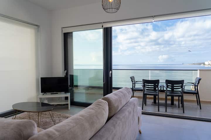 Beachfront 3br,2ba Luxury Flat. Panoramic View - Saranda