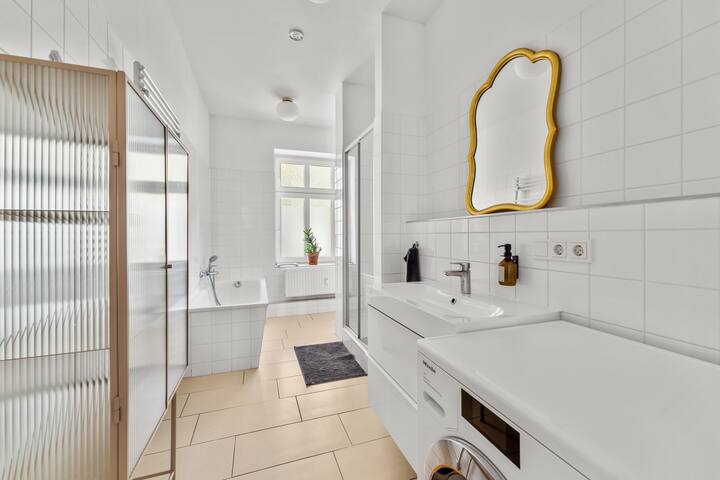 Stylish 120sqm Appartment in Berlin-Mitte gallery image 4