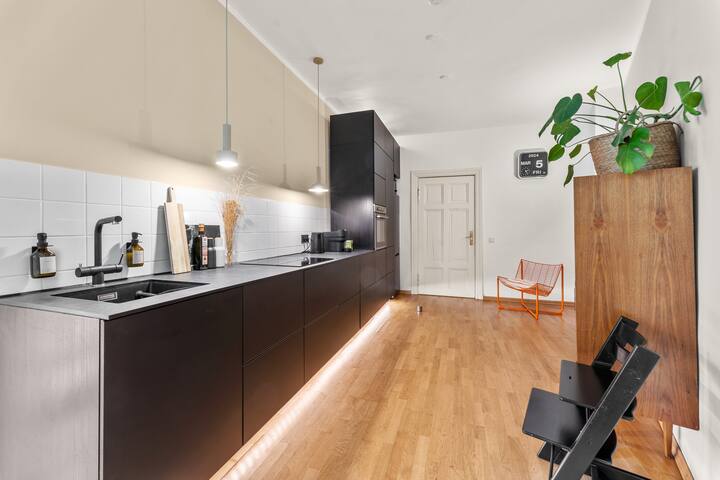 Stylish 120sqm Appartment in Berlin-Mitte gallery image 3