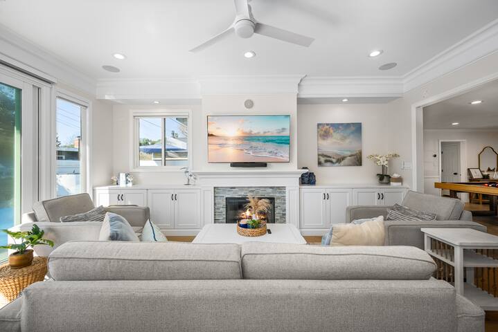 Coastal Chic Haven: pool, billiards near beaches gallery image 4