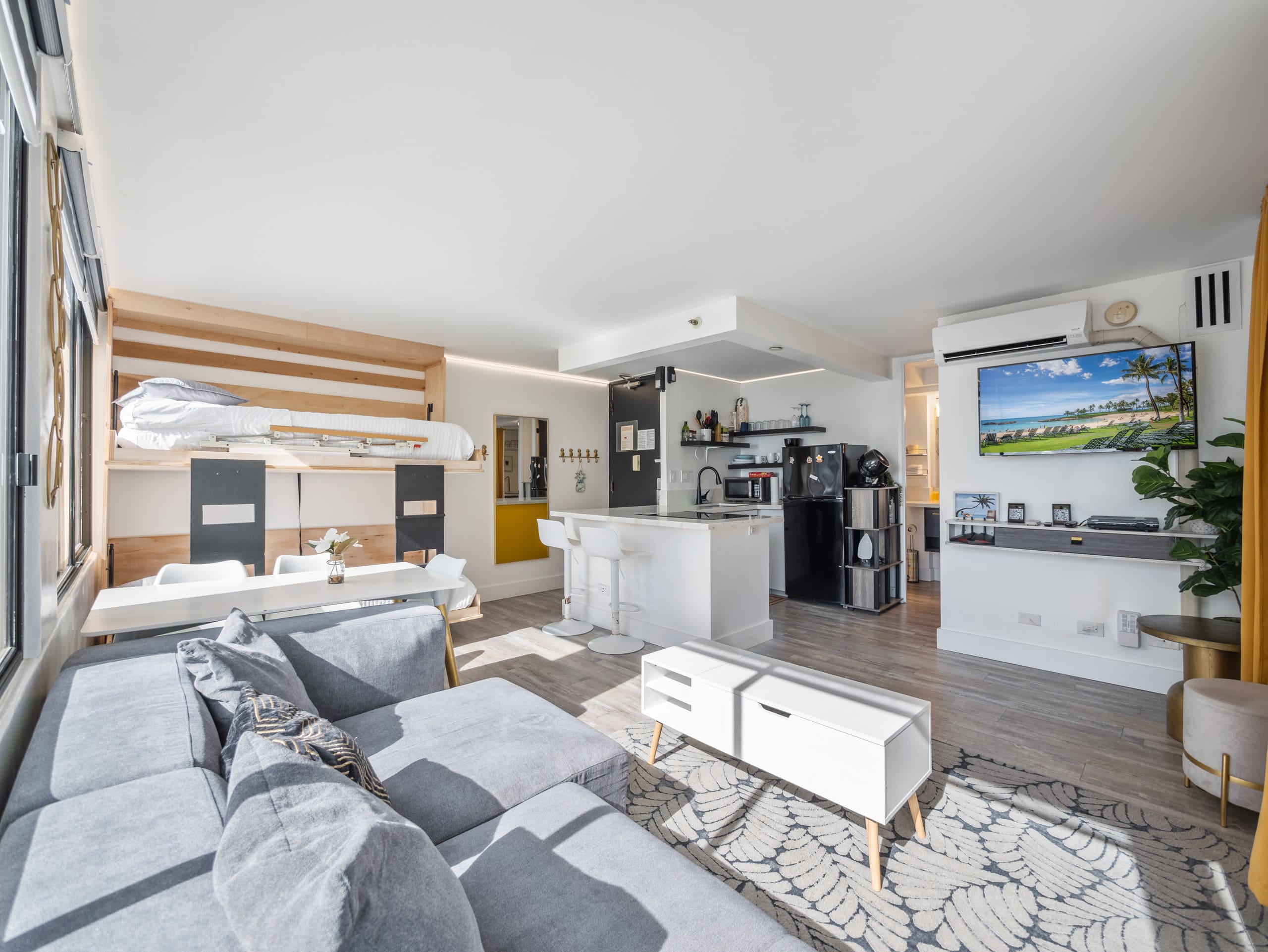 Upscale Ocean view family unit -1BR Near Beach! - Image 1