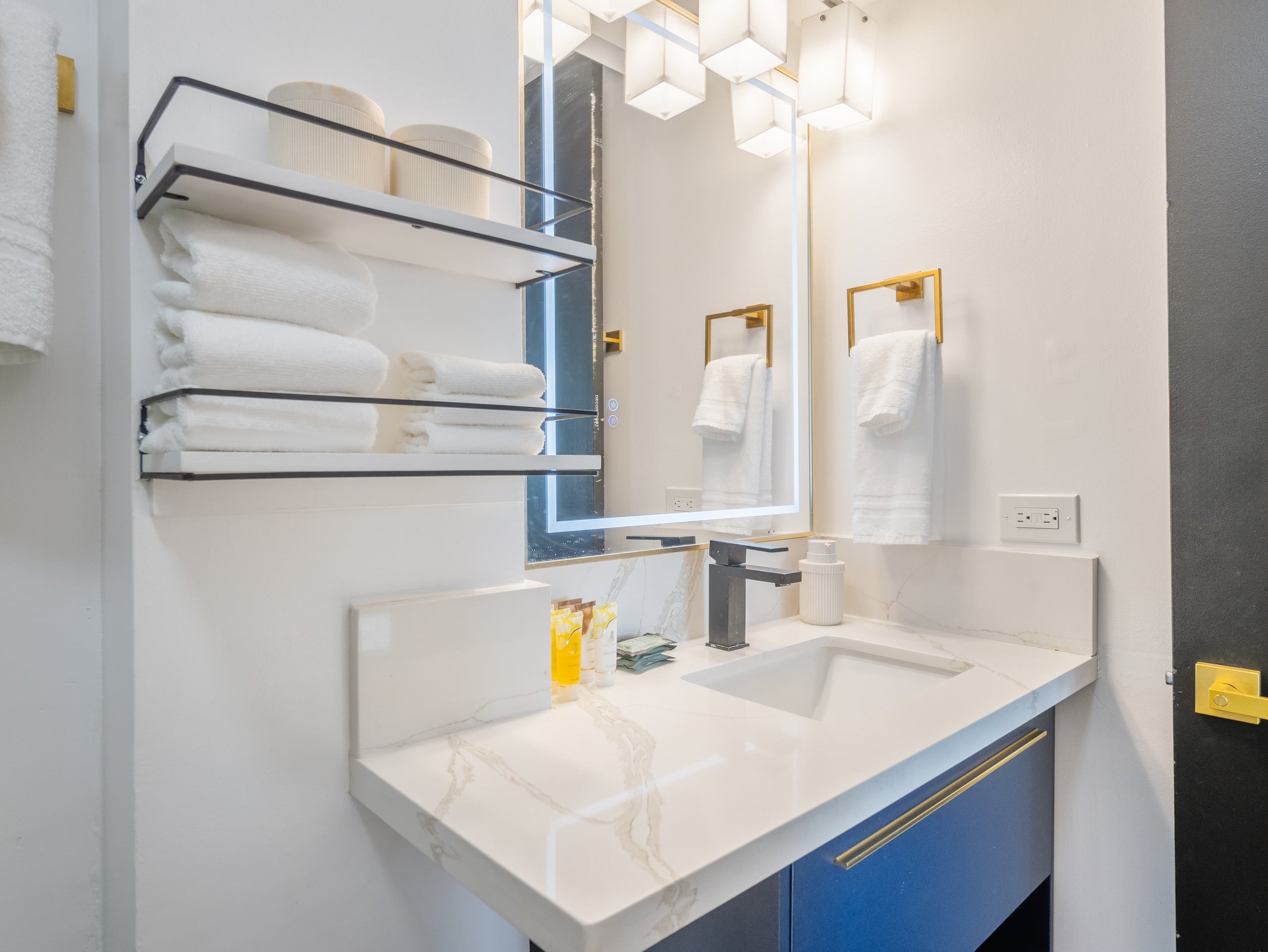 Upscale Ocean view family unit -1BR Near Beach! - Image 20