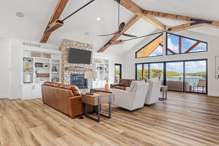 Lakefront Luxe On Alpine Lake
With Private Pool - Innsbrook, MO