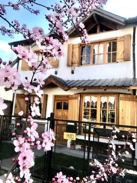 Sunset Home. Mountain Views, Great Location