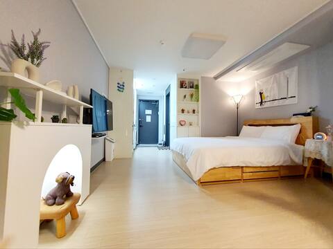# Open Special # (new-new) # Clean accommodation # Major tourist attractions within 15 minutes # Netflix # Lotte Mall # Free parking