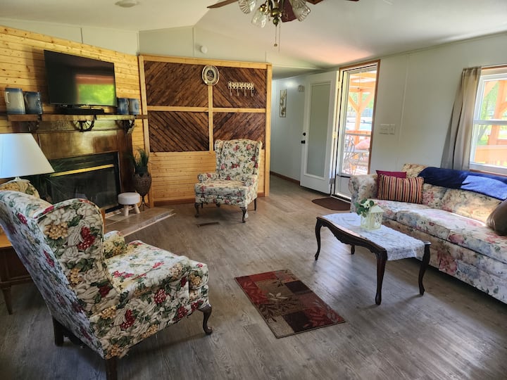 Georgie's Getaway!  Beautiful 3bd 2ba Lake View - Sequoyah Bay State Park, Wagoner