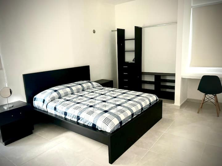 Cama queen.