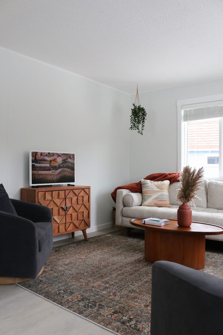 Leelanau Chalet | Dog-friendly With Fire Pit - Shady Lane Cellars, Suttons Bay