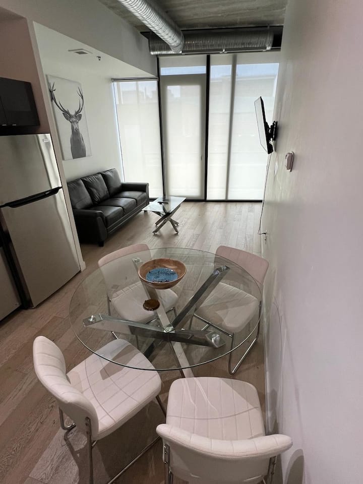 Urban Experience- 2 Bedroom Condo (311 Hargrave) - 溫尼伯