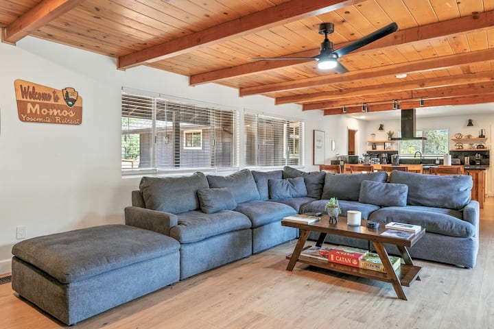 8br Yosemite Escape W/ Views | Spa | Game Room - Oakhurst, CA