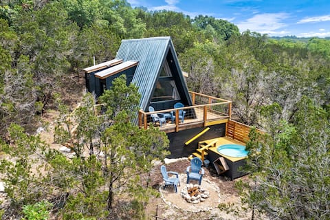 A-Frame cabin - Pool, View, Fire pit, Outdoor Tub!