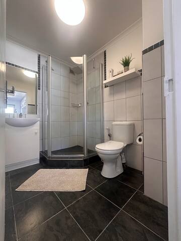 2 Bedroom Condo with Mountain, City and Sea Views gallery image 3