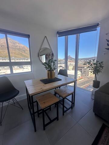 2 Bedroom Condo with Mountain, City and Sea Views gallery image 4