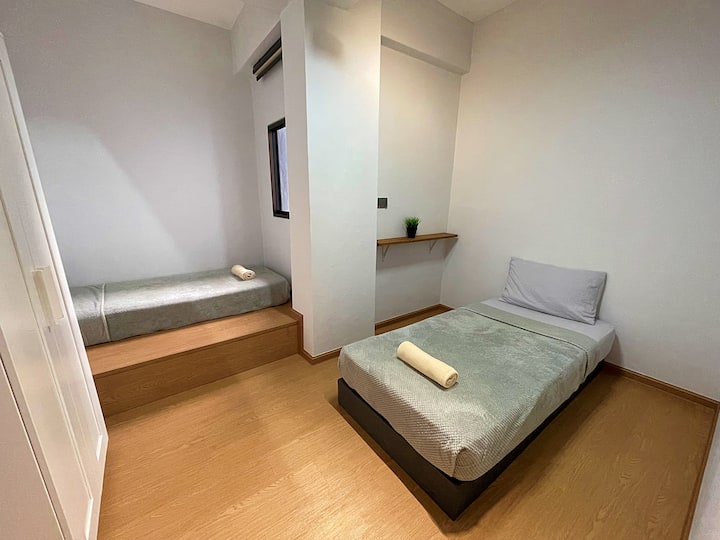 الطابق العلوي - أسرّة مفردة