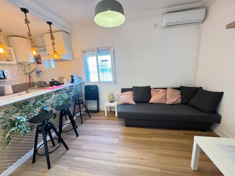 Top Airbnb: Beautiful renovated apt. 15' to city center in Gamarra