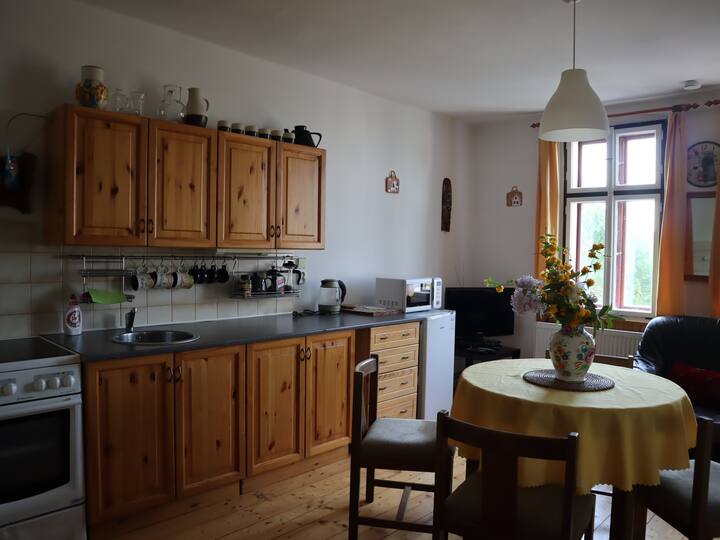 Family Weekend House By The Castle - Apartment A - Doksy