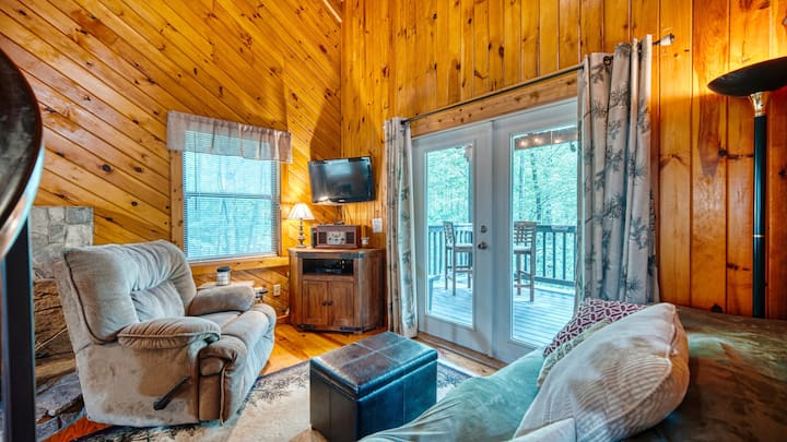 Kickin Back Cabin - Young Harris, GA