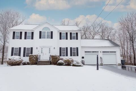 Celebrate the holiday season in Large Home w/ 4BR