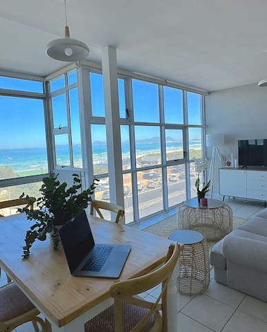 Charming beachfront Strand apartment