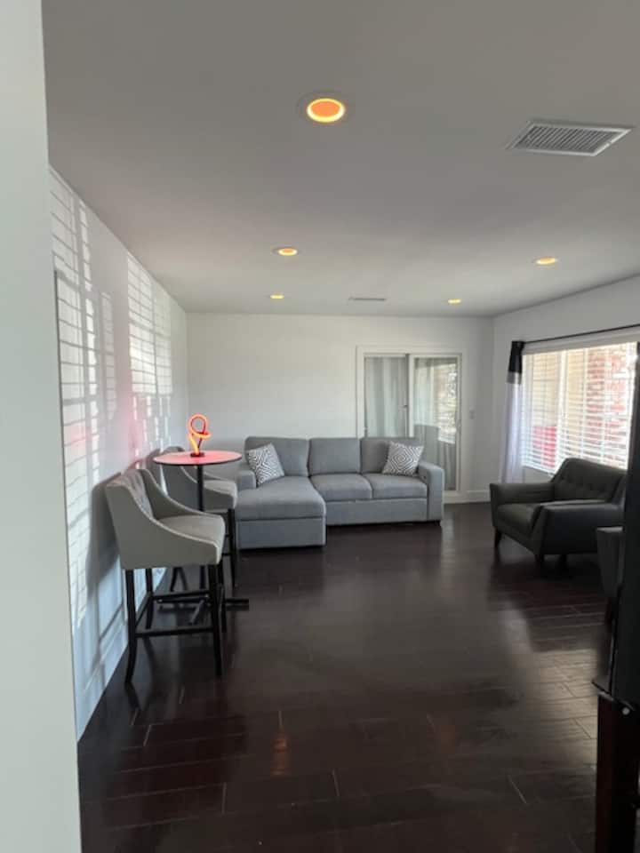 Beautiful Home - Great Location Close To Beach - Compton
