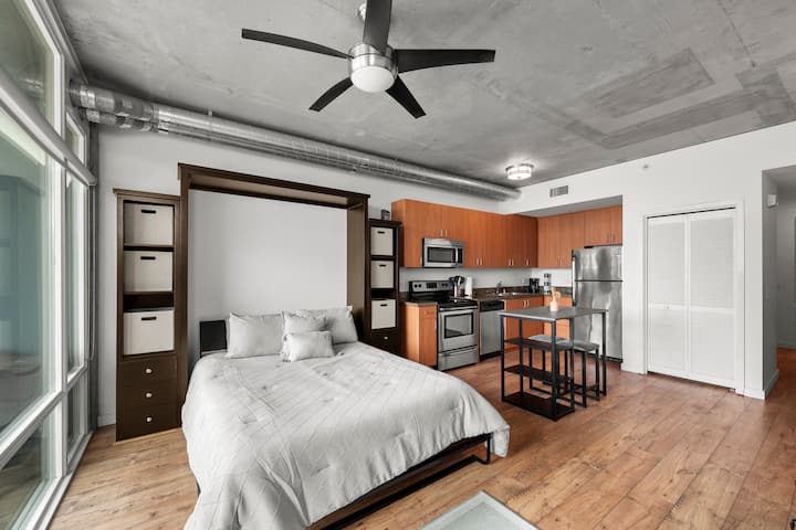 Charming Condo In Downtown W/free Parking & Wifi - San Diego, CA