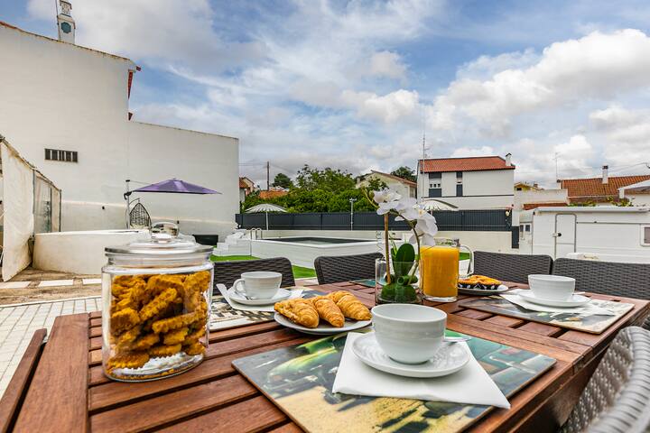 Entire house for 10 with pool and barbecue gallery image 2