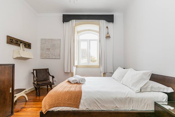 Entire house for 10 with pool and barbecue gallery image 4