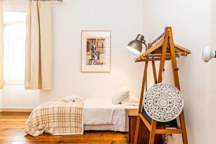 Chumba kilicho na vitanda viwili vya mtu binafsi