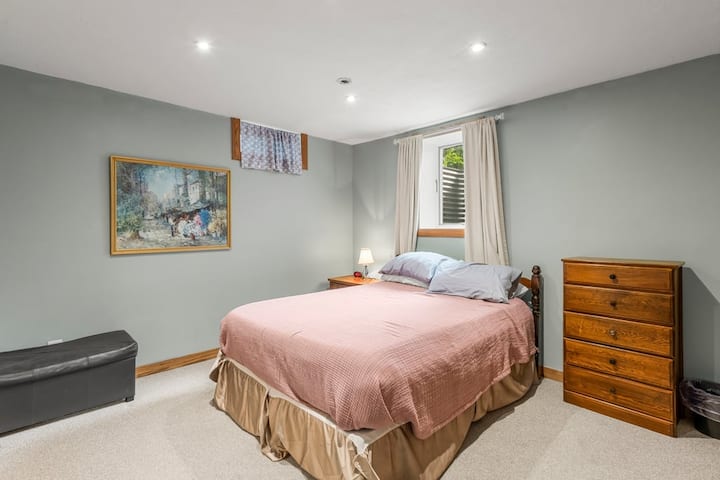 Segunda suite acogedora ideal para invitados, suegros o un refugio privado.