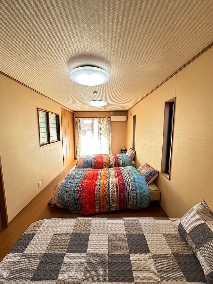 საძინებელი 1