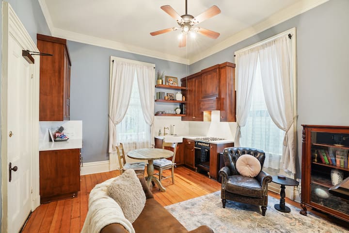 Historic Portland Landmark W/ Fireplace & Parking - Portland