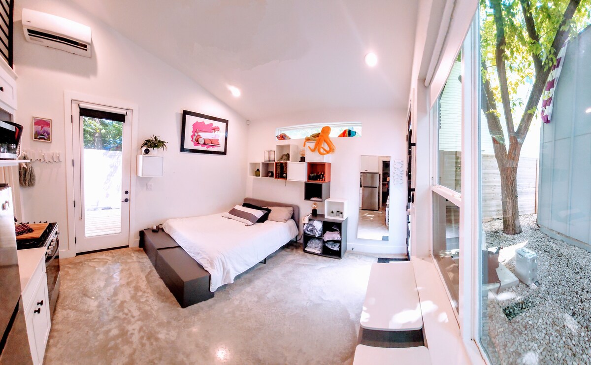 Modern Austin Tiny Home in Chill Neighborhood