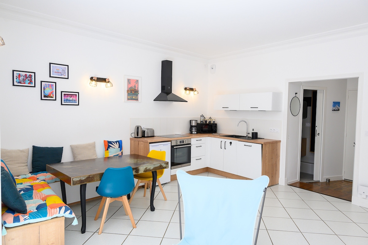 Propriété Airbnb réussie: Quiet 2 bedroom flat downtown and private terrace à Angers