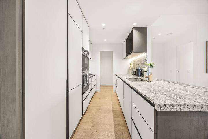 Unique-Style 3B2B Apt Pool Gym Parking @WSP gallery image 4