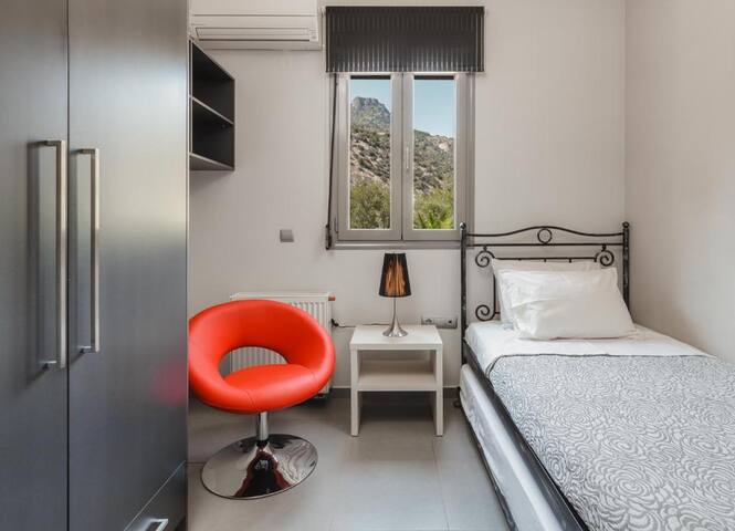 Modern Villa with pool gallery image 5