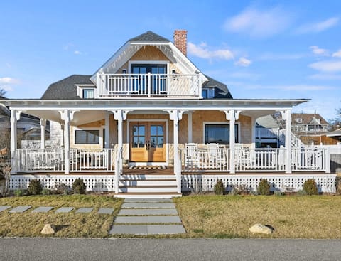 Beautiful 6 Bedroom Home Overlooking Beach