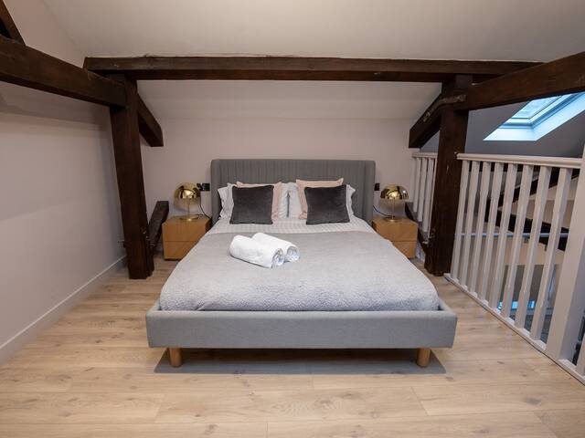 Sapphire Suite 3 Bed 3 Bath Penthouse gallery image 2