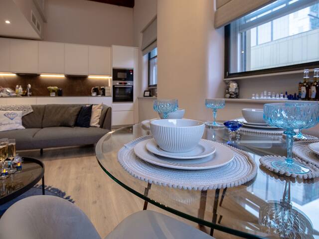 Sapphire Suite 3 Bed 3 Bath Penthouse gallery image 3