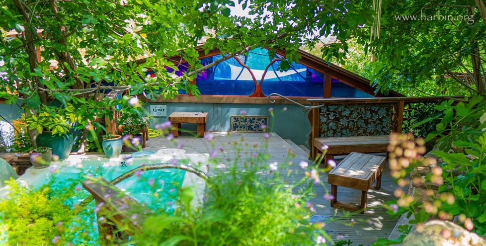 Not on our property. Five miles away. Cold plunge and hot mineral pool plunge at Harbin Hot Springs, about 6miles away, easy stress free drive. $35-60 day use fee. at Bohemian Bell