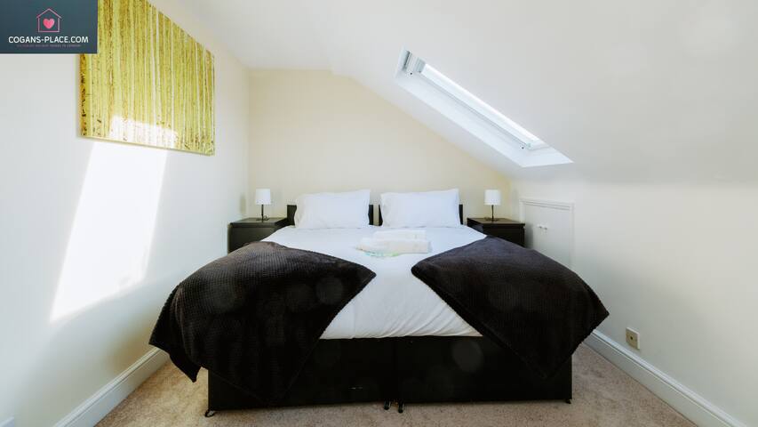 4 Beds | Stylish City Pad | Business / Leisure gallery image 4