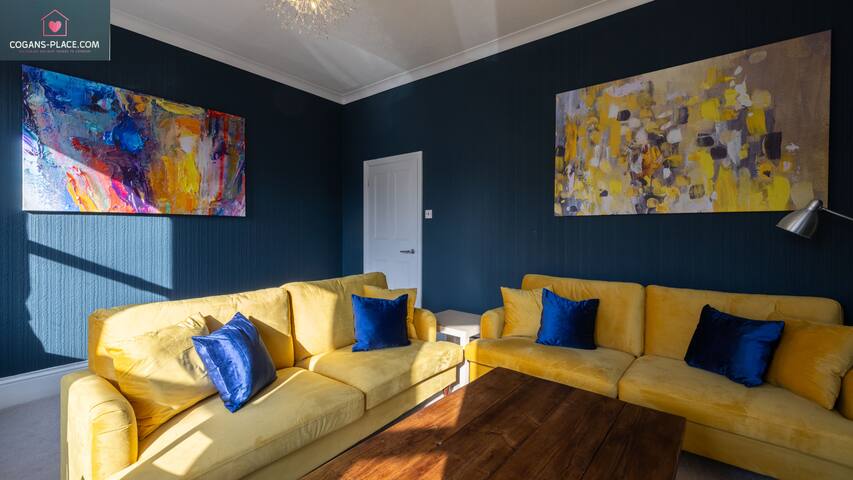 4 Beds | Stylish City Pad | Business / Leisure gallery image 2