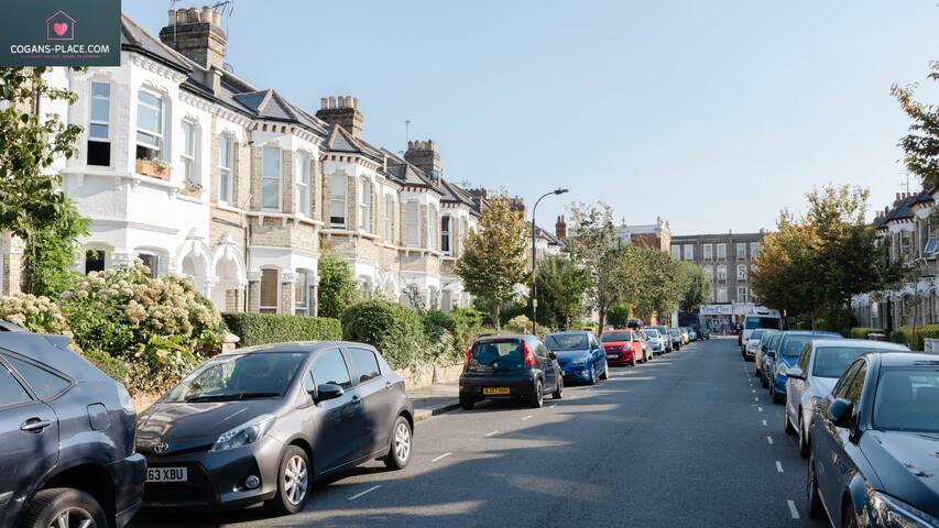 4 Beds | Stylish City Pad | Business / Leisure gallery image 5